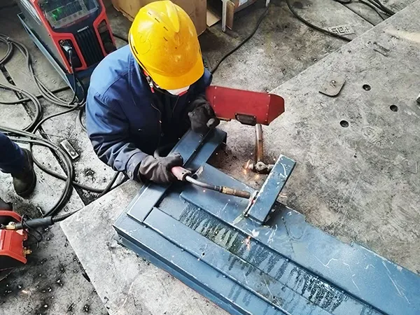 مرحلة اللحام: لحام متقن لتحقيق أقصى مستويات الجودة