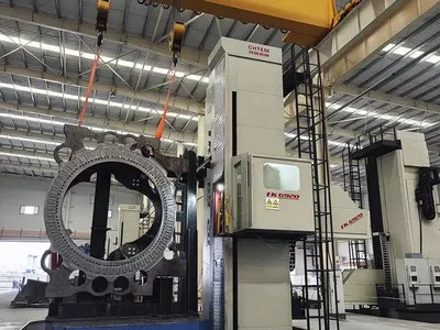 ماكينة الحفر والتفريز CNC نوع قائم على الأرض