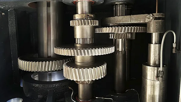 نظام مزدوج لإلغاء الفجوات بين التروس